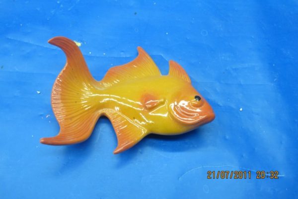 duncan 2203 goldfish (FIS 40)  4.25"H,5.25"L,2.25"W  bisqueware