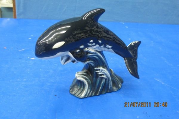 atlantic 1756 lge atlantic killer whale mother (FIS 66)  10"L  bisqueware