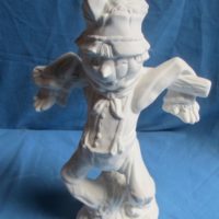 ceramichrome  1227 scarecrow on wooden steak (G15)  bisqueware