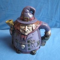 doc holiday 1374 witch teapot 7.1/2"H bisqueware