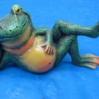 nowells 2979 attitude frog posing w/feet (FR 114)   bisqueware