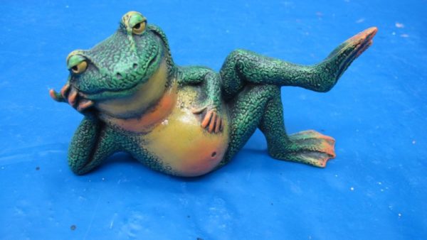 nowells 2979 attitude frog posing w/feet (FR 114)   bisqueware