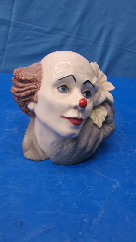 gare 3038 clown bust   6"H  bisqueware